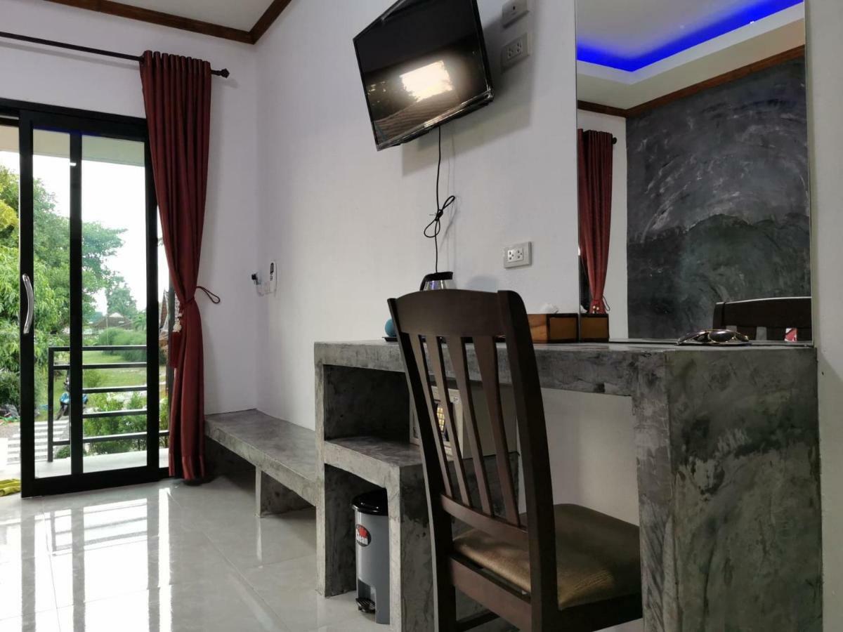 Laila​ Place Hotell Ko Lanta Eksteriør bilde